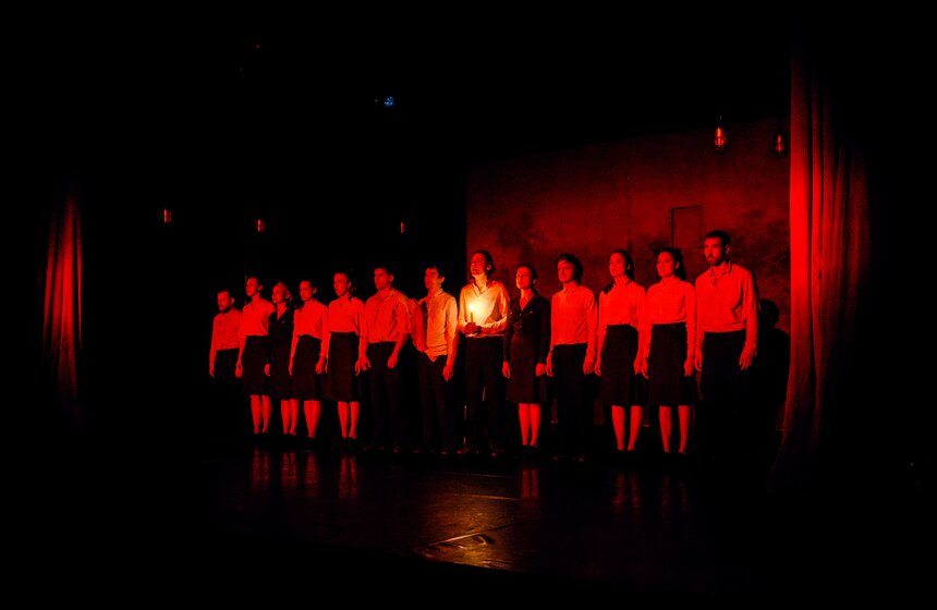 Спектакли "Золотой маски": "Молодая гвардия" 32 фото