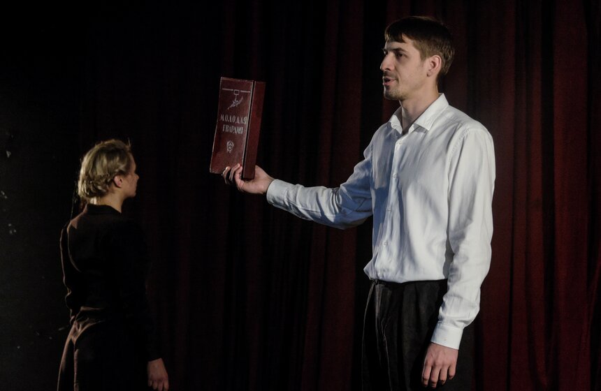 Спектакли "Золотой маски": "Молодая гвардия" 8 фото