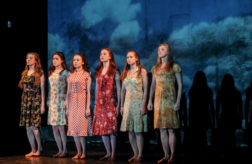 Спектакли "Золотой маски": "Молодая гвардия" 10 фото