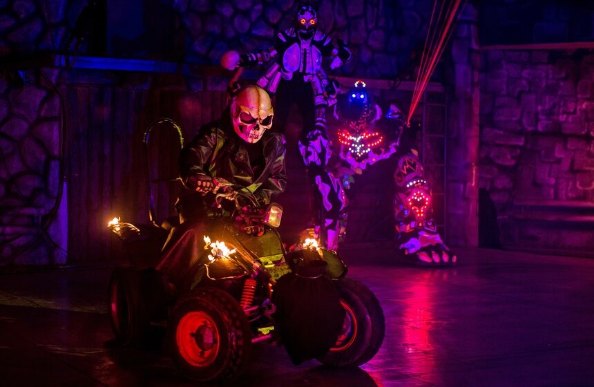 Историческое шоу "Щит России" прошло в Парке киноприключений 15 фото