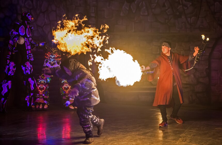 Историческое шоу "Щит России" прошло в Парке киноприключений 16 фото