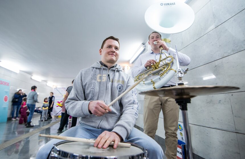 Детский праздник смеха и веселья прошел в московском метро 8 фото