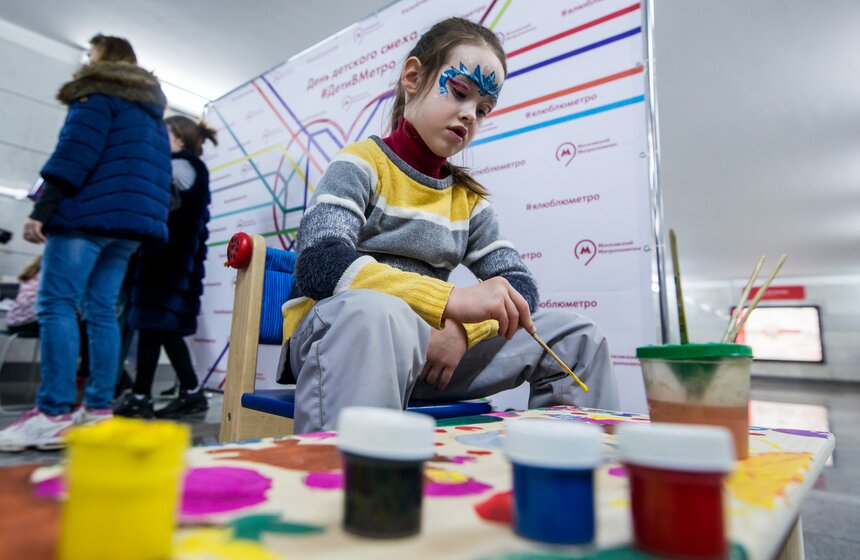 Детский праздник смеха и веселья прошел в московском метро 12 фото