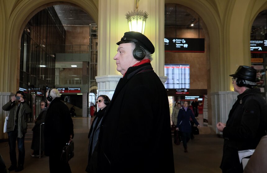 Спектакль "Разговоры беженцев" на Ленинградском вокзале 1 фото