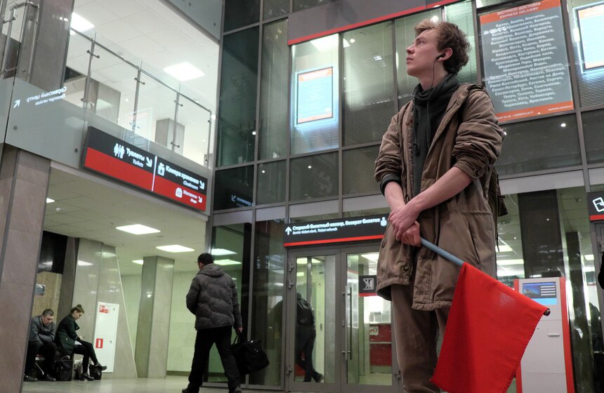 Спектакль "Разговоры беженцев" на Ленинградском вокзале 5 фото