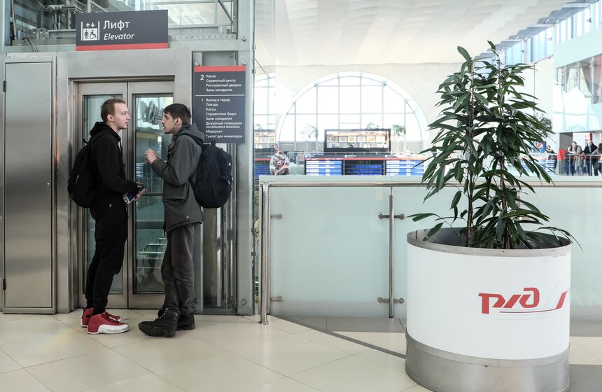 Спектакль "Разговоры беженцев" на Ленинградском вокзале 41 фото