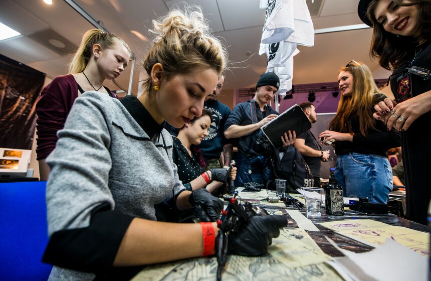 Фестиваль татуировки открылся в Москве 27 фото