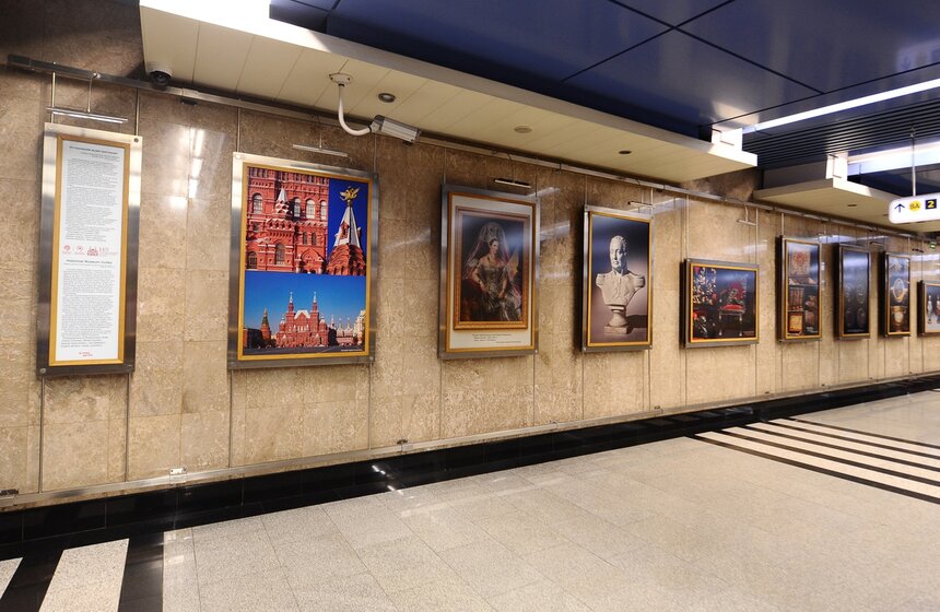 Выставка "Исторический музей приглашает" в галерее "Метро" 1 фото