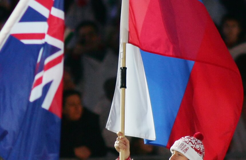 Олимпийский чемпион по фигурному катанию Евгений Плющенко - знаменосец российской сборной на торжественной церемонии закрытия зимних Олимпийских игр. <br />Фото: ТАСС