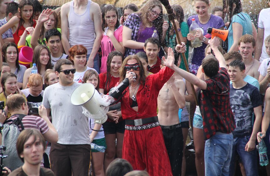 На ВВЦ москвичи приняли участие в "Водной битве" 9 фото