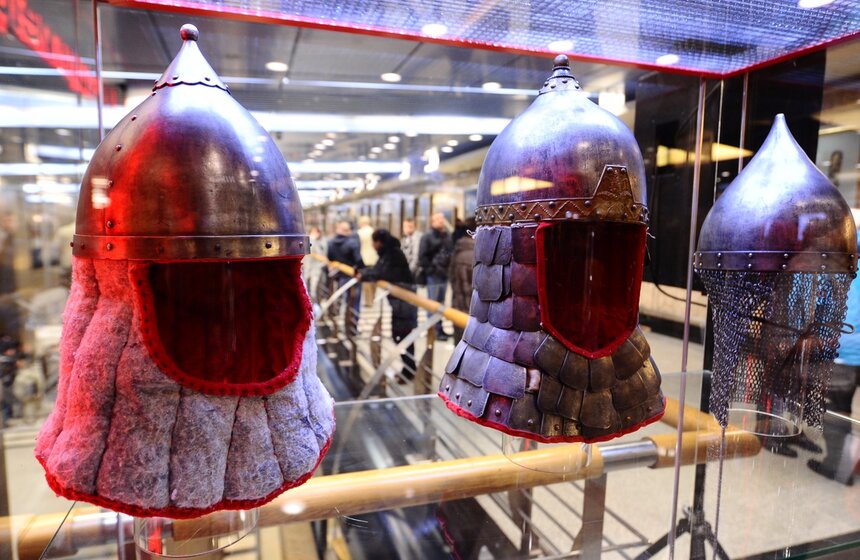 Выставка "Исторический музей приглашает" в галерее "Метро" 4 фото