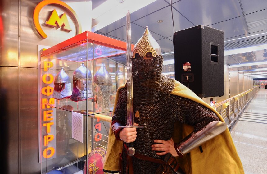 Выставка "Исторический музей приглашает" в галерее "Метро" 6 фото