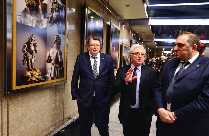 Выставка "Исторический музей приглашает" в галерее "Метро" 9 фото