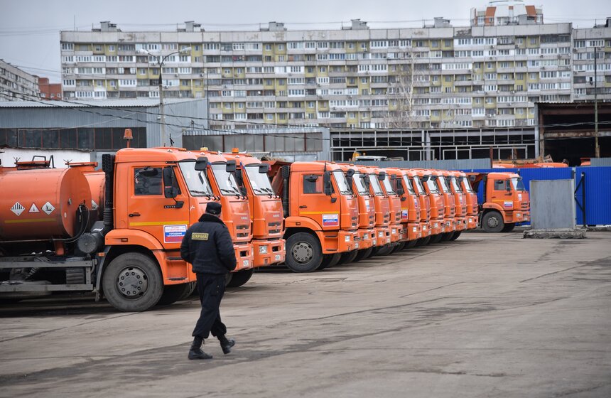 Пресс-тур на специализированную базу  ГБУ "Автомобильные дороги" 18 фото