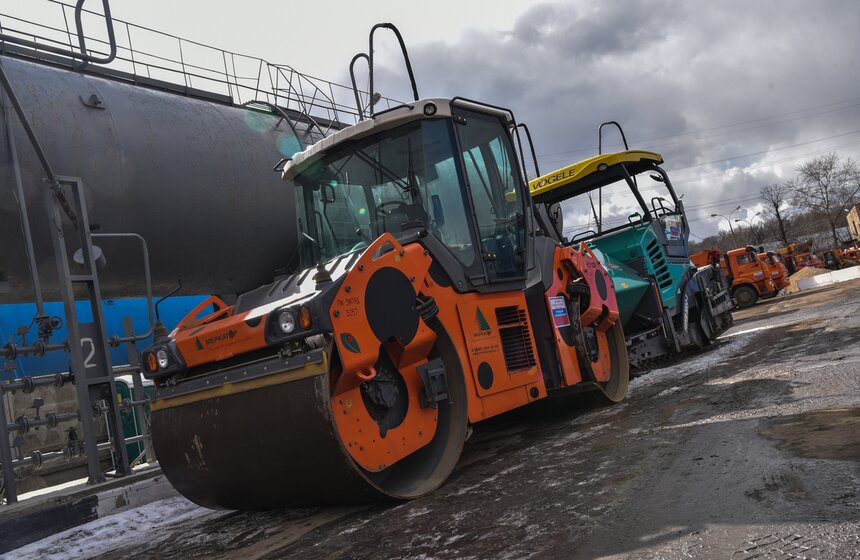 Пресс-тур на специализированную базу  ГБУ "Автомобильные дороги" 2 фото