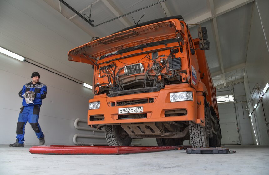 Пресс-тур на специализированную базу  ГБУ "Автомобильные дороги" 5 фото