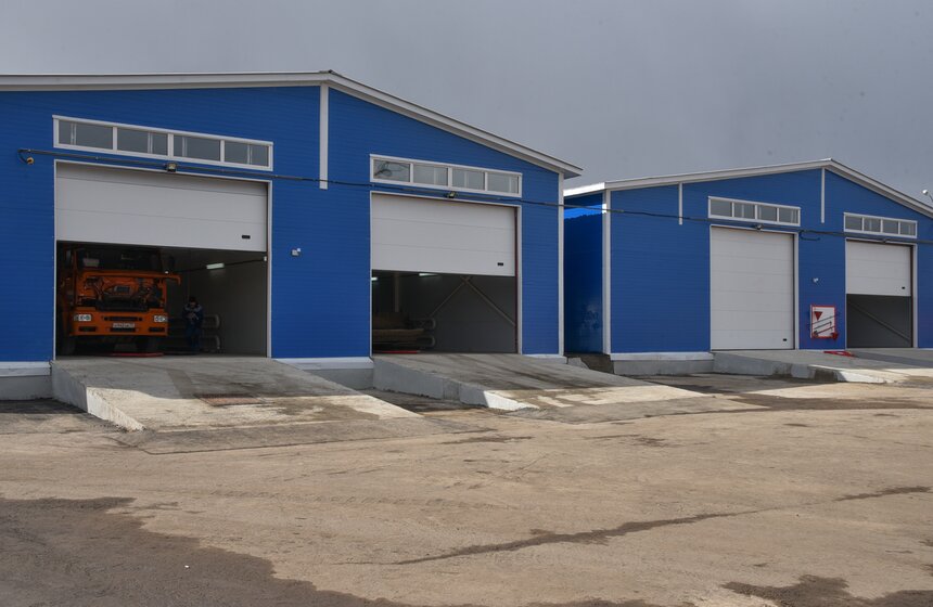 Пресс-тур на специализированную базу  ГБУ "Автомобильные дороги" 4 фото