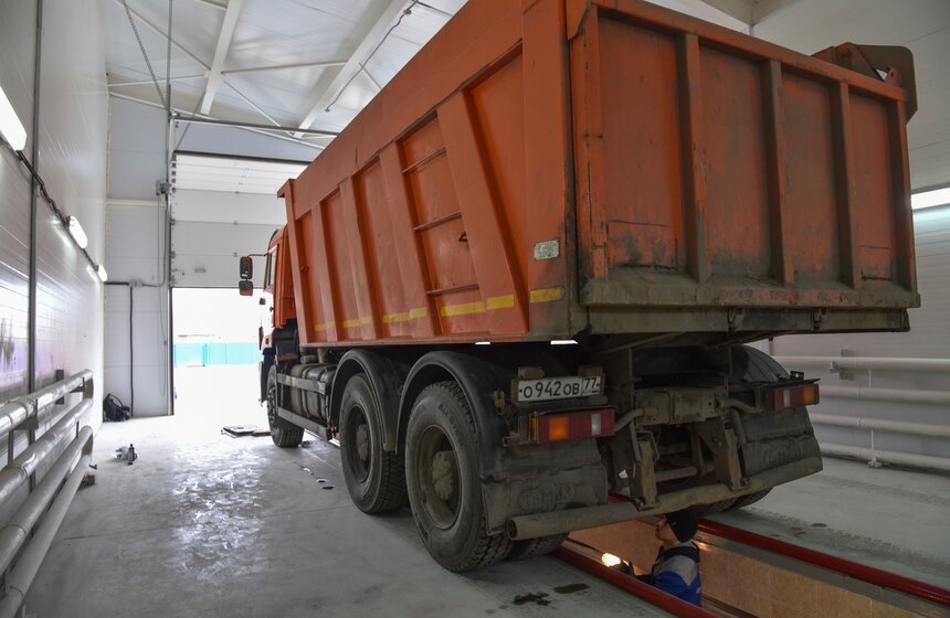 Пресс-тур на специализированную базу  ГБУ "Автомобильные дороги" 7 фото