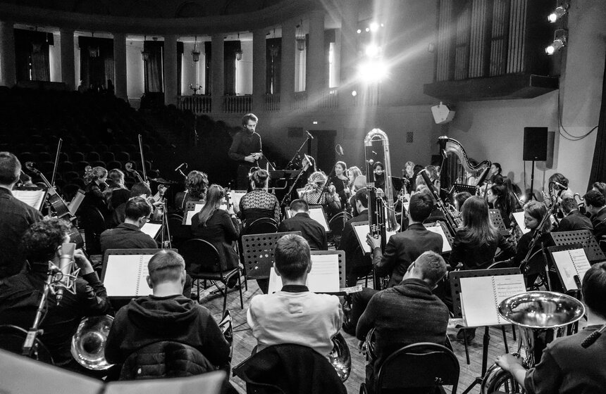 Концерт Миши Мищенко с симфоническим оркестром и хором 2 фото