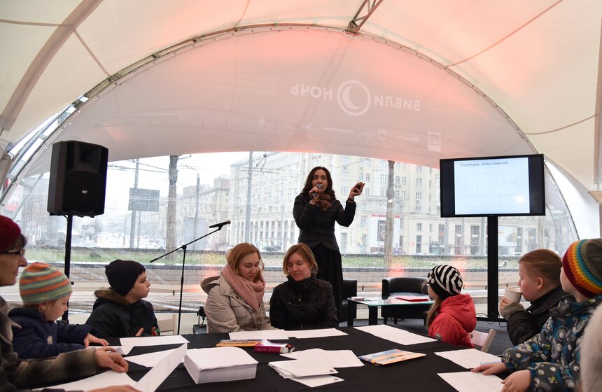 Акция "Библионочь" состоялась на Триумфальной площади 13 фото