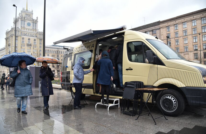 Акция "Библионочь" состоялась на Триумфальной площади 7 фото