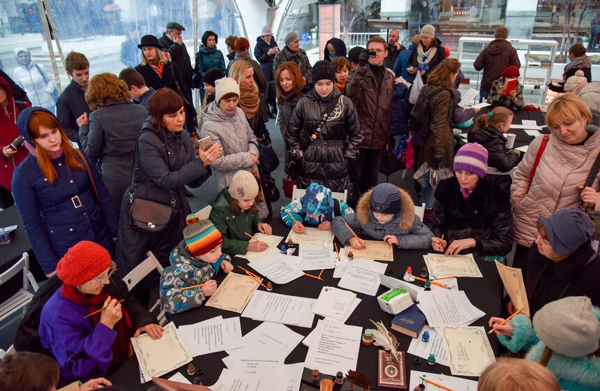 Акция "Библионочь" состоялась на Триумфальной площади 6 фото