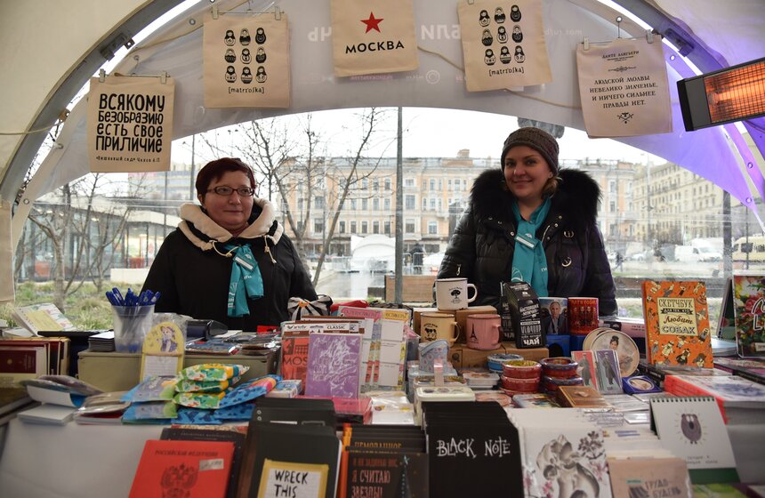 Акция "Библионочь" состоялась на Триумфальной площади 10 фото