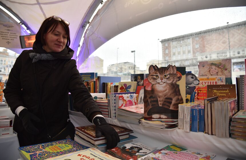 Акция "Библионочь" состоялась на Триумфальной площади 12 фото
