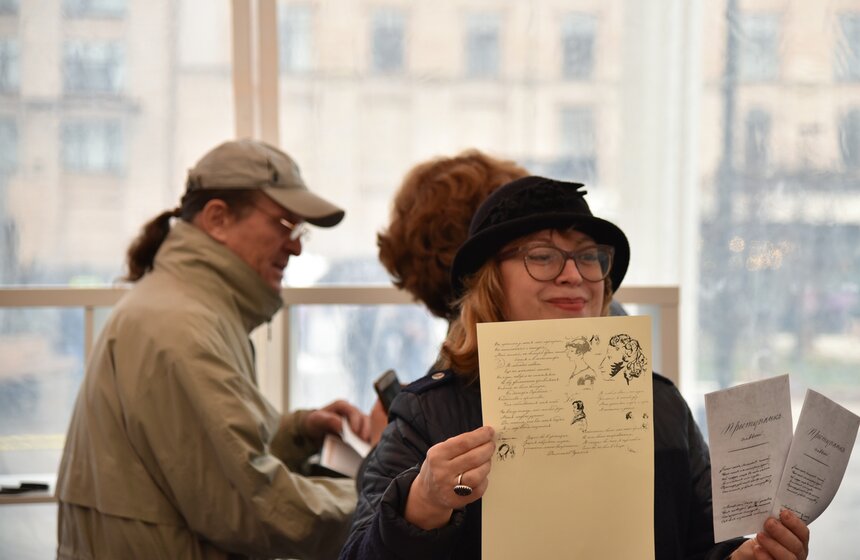 Акция "Библионочь" состоялась на Триумфальной площади 3 фото