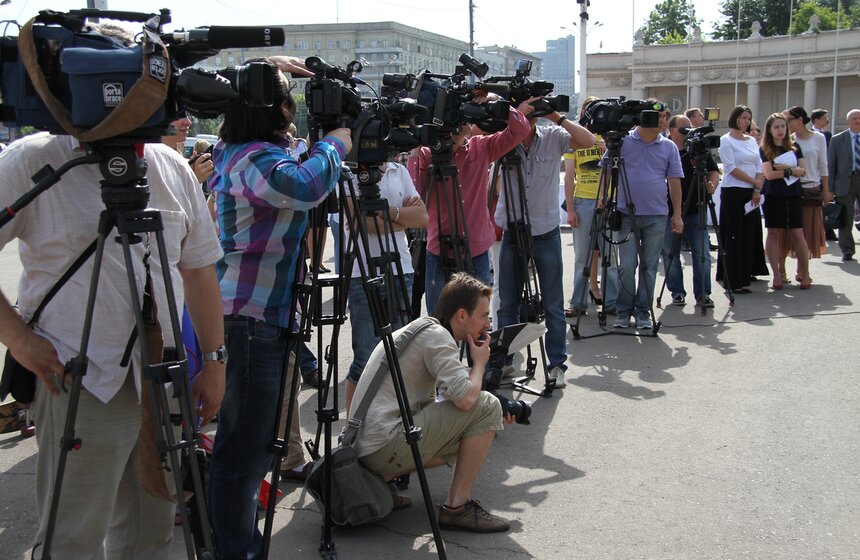 В Парке Горького появились венские арт-скамейки Enzis 5 фото