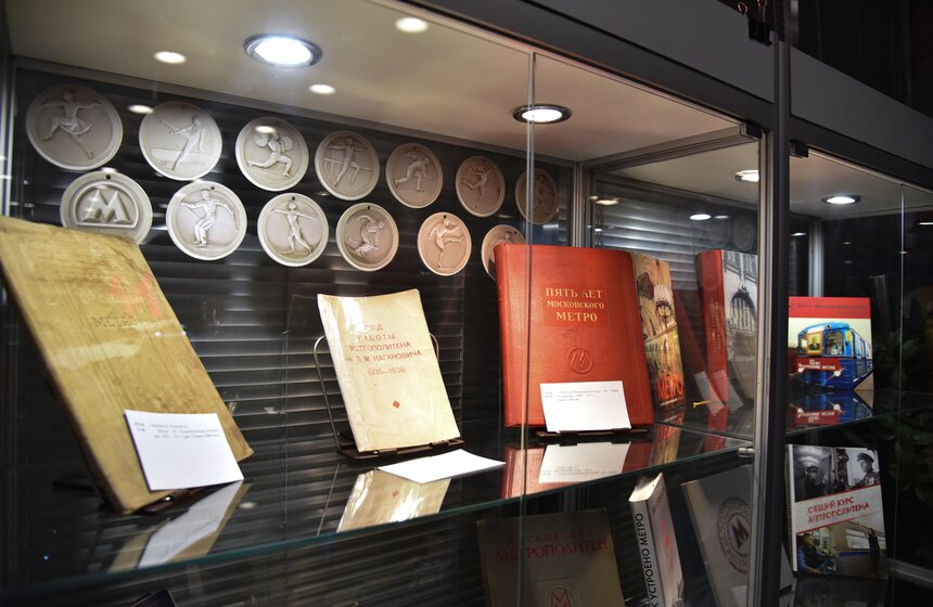 Литературный вечер в рамках "Библионочи" в метро 33 фото