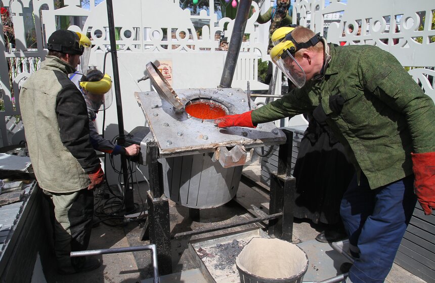 На фестивале "Пасхальный дар" отлили настоящий колокол 8 фото