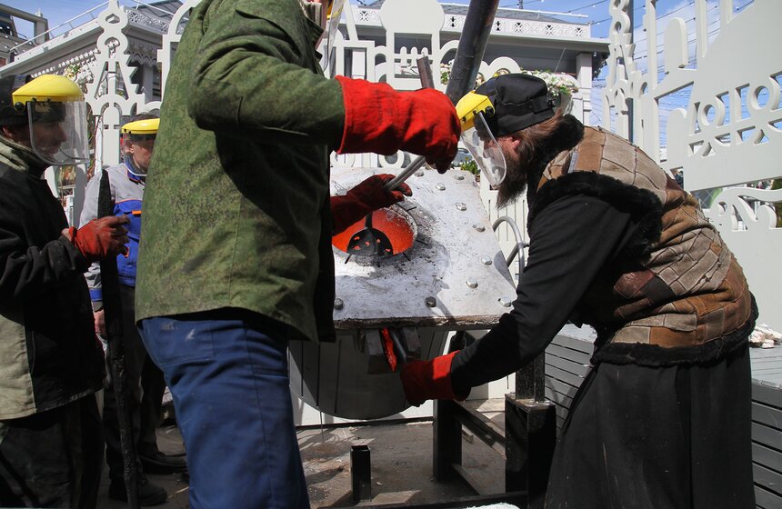 На фестивале "Пасхальный дар" отлили настоящий колокол 9 фото