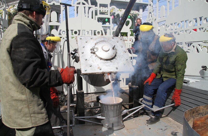 На фестивале "Пасхальный дар" отлили настоящий колокол 10 фото