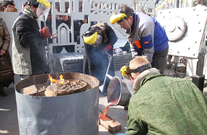На фестивале "Пасхальный дар" отлили настоящий колокол 16 фото