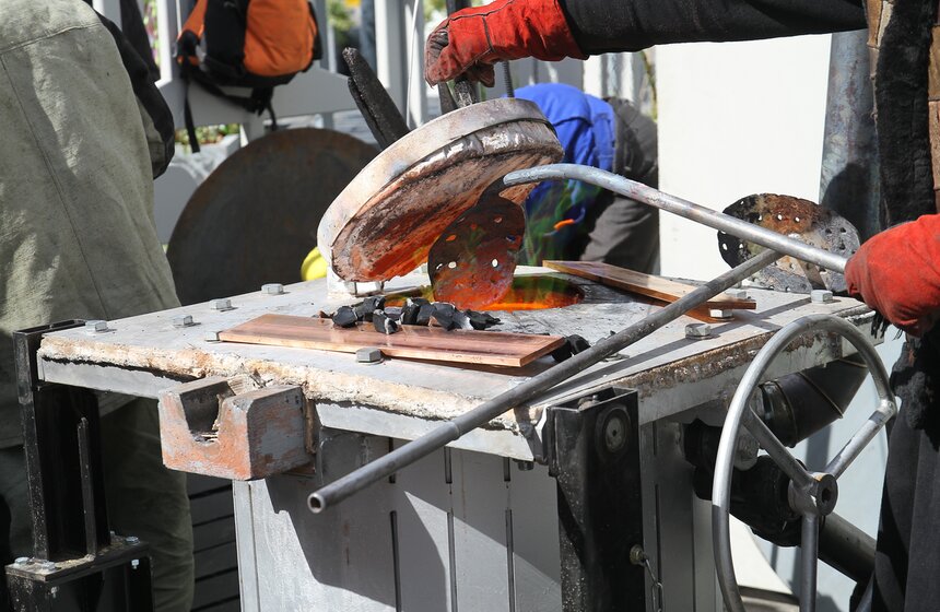 На фестивале "Пасхальный дар" отлили настоящий колокол 5 фото