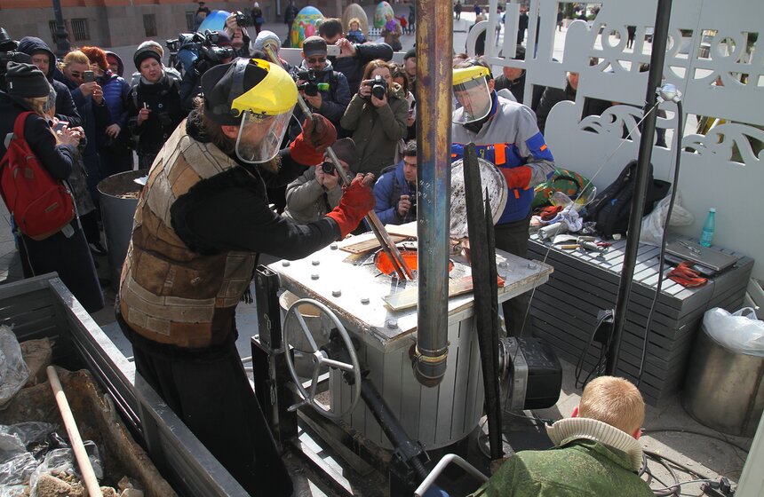 На фестивале "Пасхальный дар" отлили настоящий колокол 4 фото