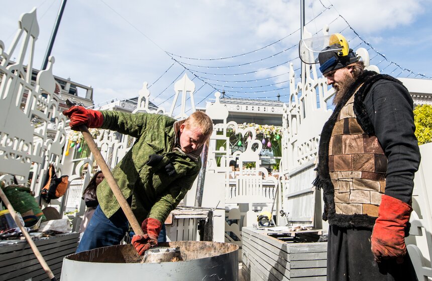 На фестивале "Пасхальный дар" отлили настоящий колокол 17 фото