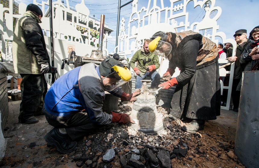 На фестивале "Пасхальный дар" отлили настоящий колокол 26 фото
