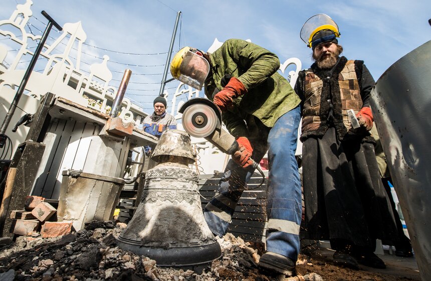 На фестивале "Пасхальный дар" отлили настоящий колокол 25 фото