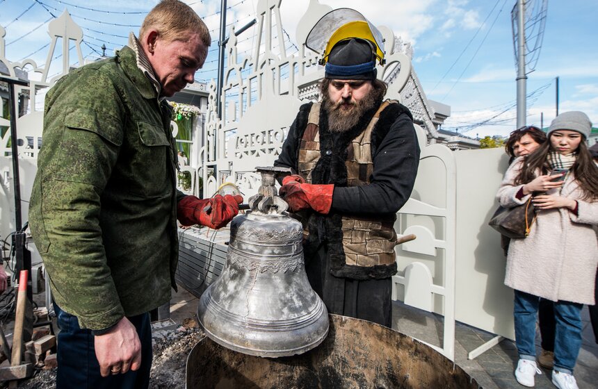 На фестивале "Пасхальный дар" отлили настоящий колокол 28 фото