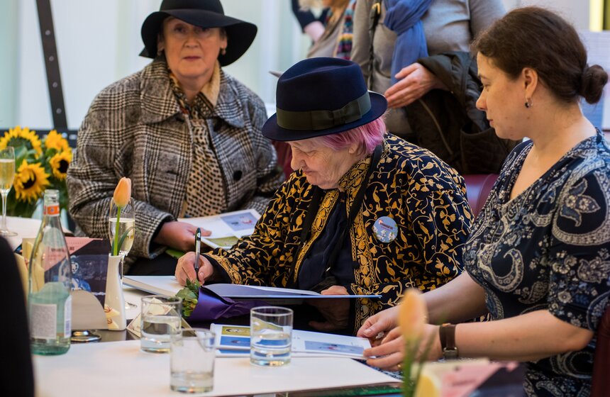 Выставка Кати Медведевой "Искусство чистой души" 4 фото