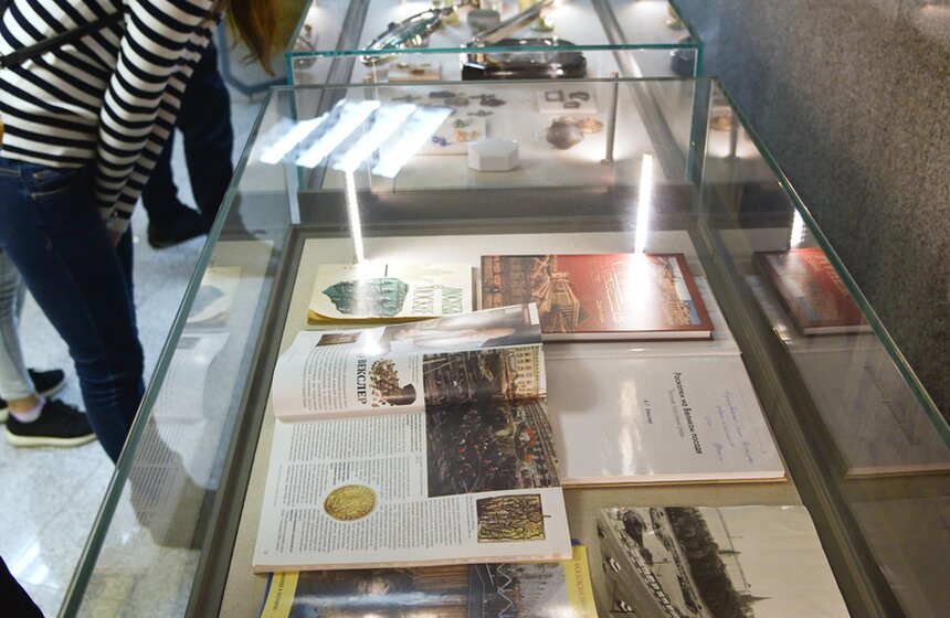 "Горизонты истории. Раскопки на Манежной площади 1993–1997 гг." 3 фото