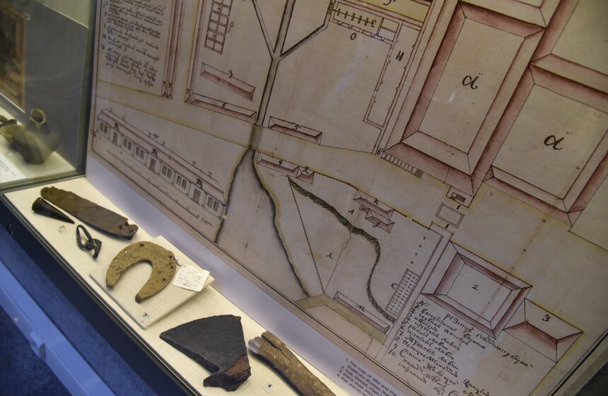 "Горизонты истории. Раскопки на Манежной площади 1993–1997 гг." 13 фото