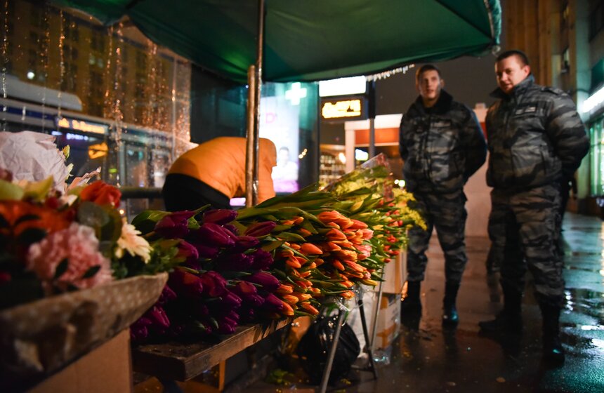 Рейд по пресечению нелегальной торговли цветами 3 фото