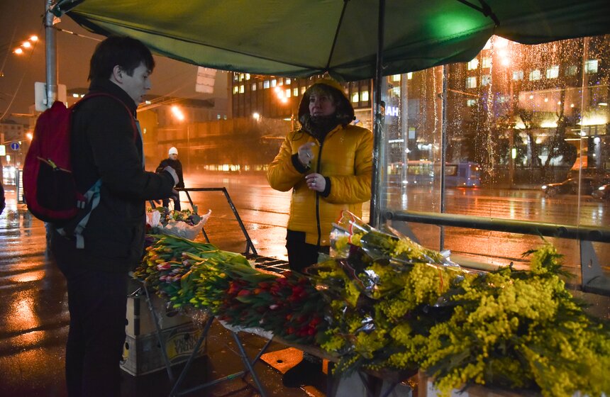 Рейд по пресечению нелегальной торговли цветами 1 фото