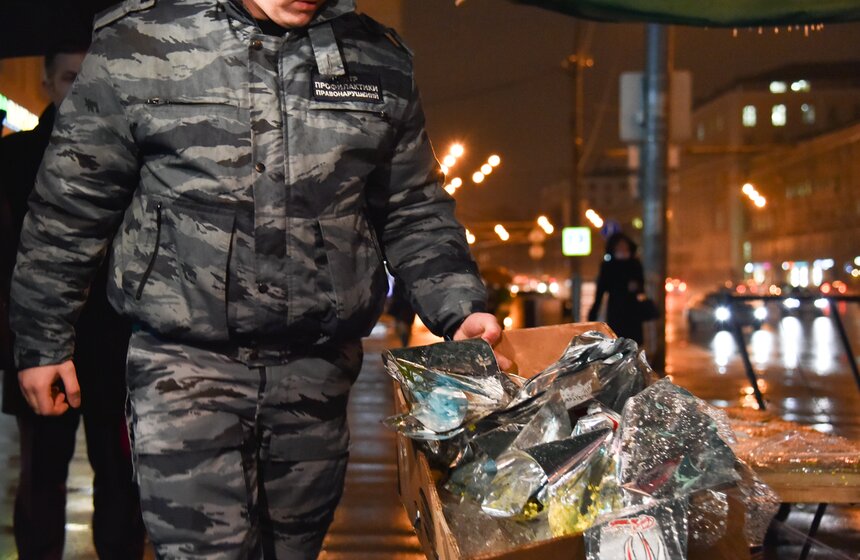 Рейд по пресечению нелегальной торговли цветами 10 фото