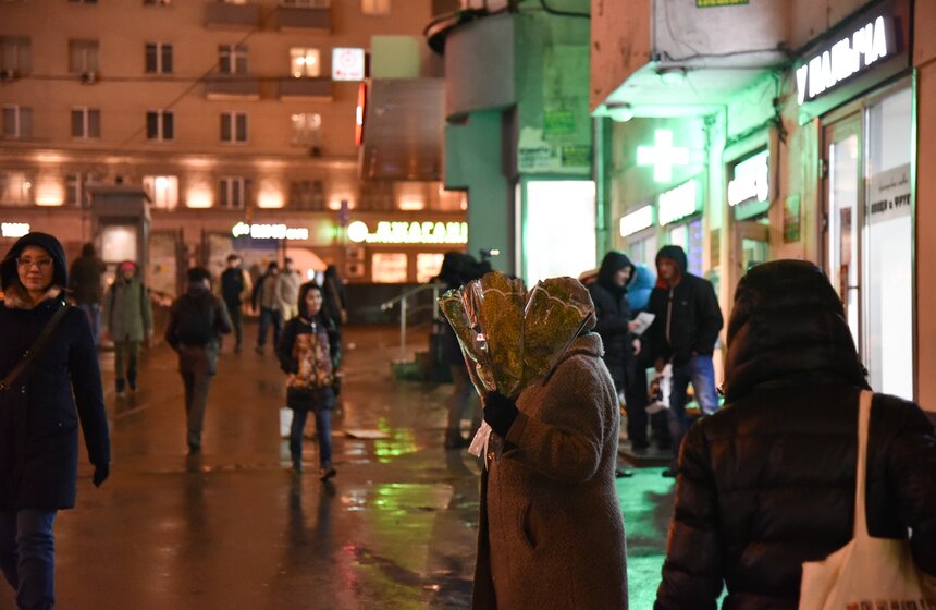 Рейд по пресечению нелегальной торговли цветами 16 фото