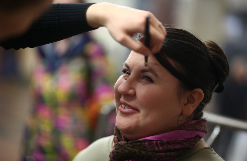 Салон красоты на станции "Курская" в честь 8 Марта 6 фото