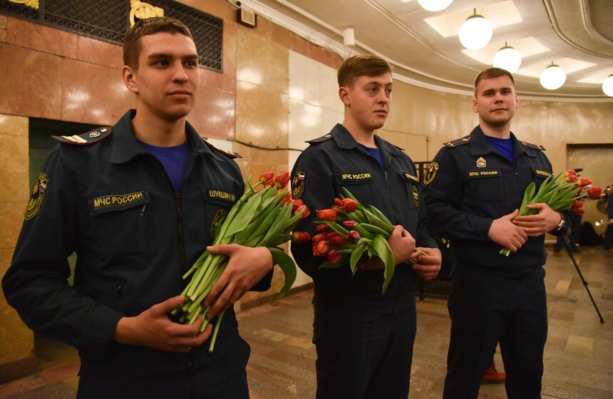 Концерт оркестра МЧС в честь 8 Марта 2 фото